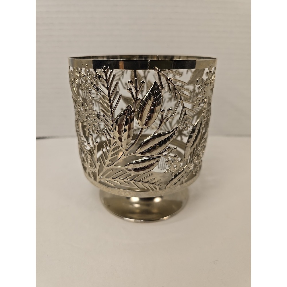 Bath & Body‎ Works Silver Chrome Snowflakes Pedestal 3 Wick Candle Holder - Picture 2 of 5